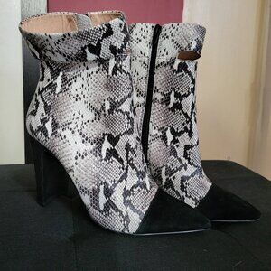 WOMANS '42 GOLD' LEATHER SNAKESKIN PRINT CUT OUT ANKLE BOOTS Sz 9